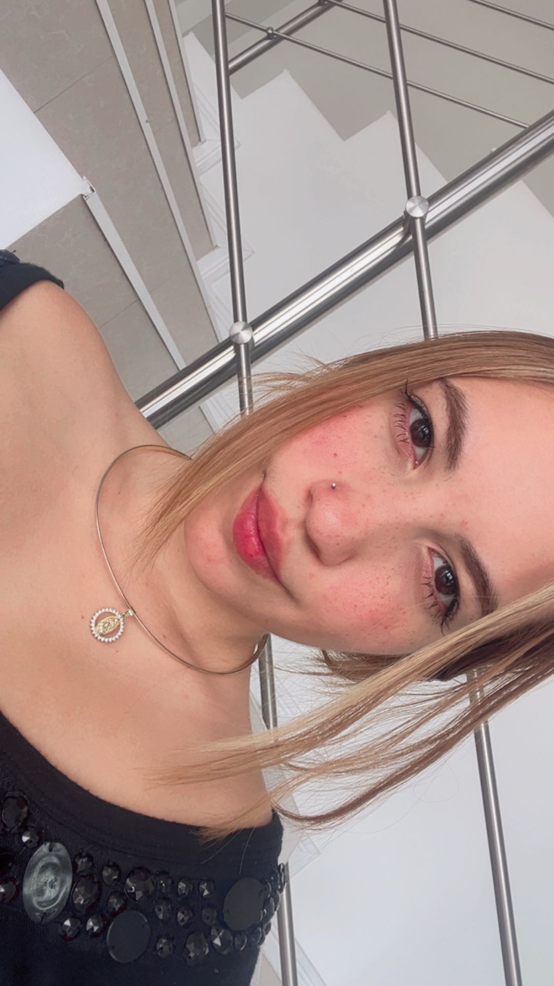 Sara, a cam host from Venezuela