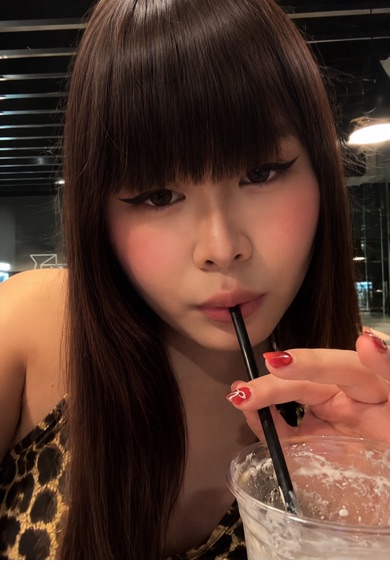 Allison, an Asian cam host from Philippines