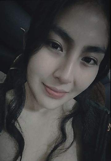 Pretty, a Latina live cam host from Bolivia